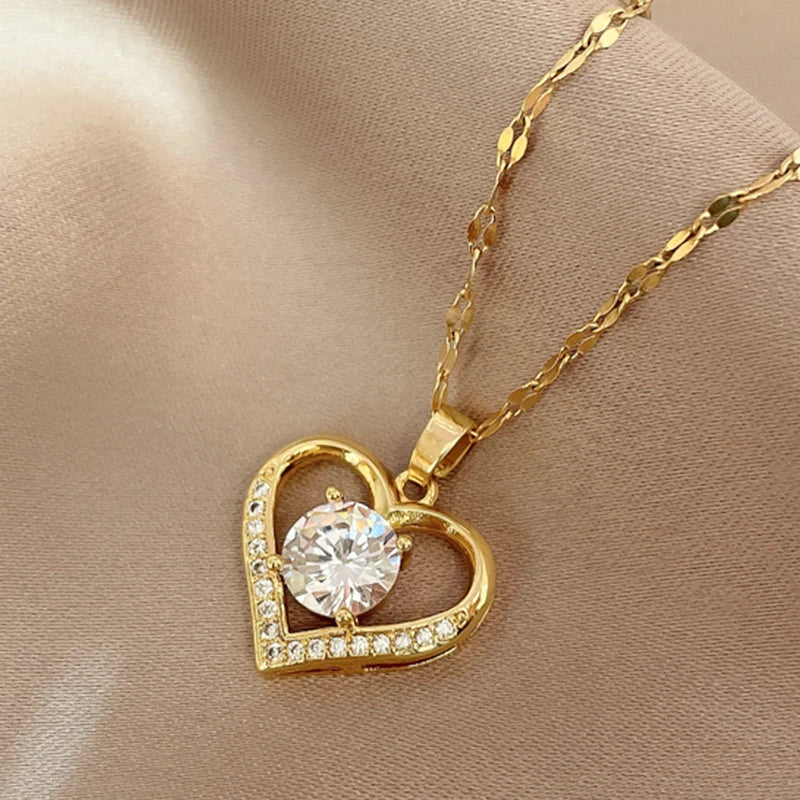 Collier pendentif coeur en pierres précieuses