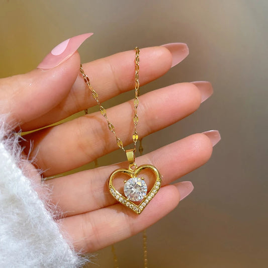 Collier pendentif coeur en pierres précieuses