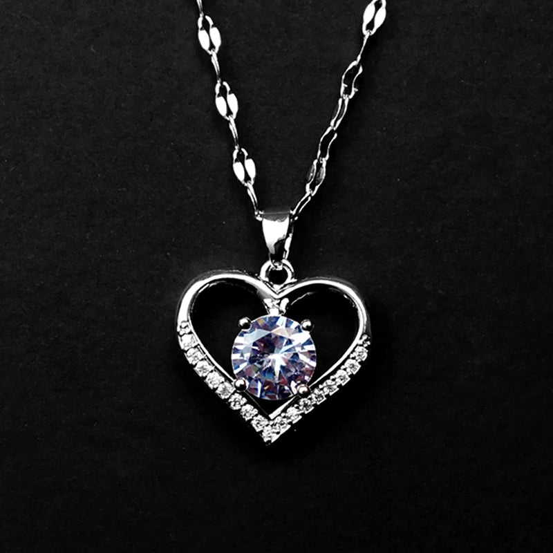 Collier pendentif coeur en pierres précieuses